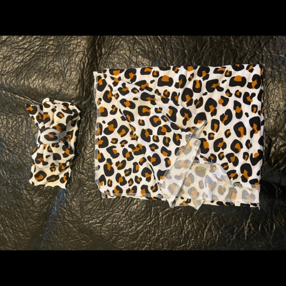 Swaddle blanket and bow